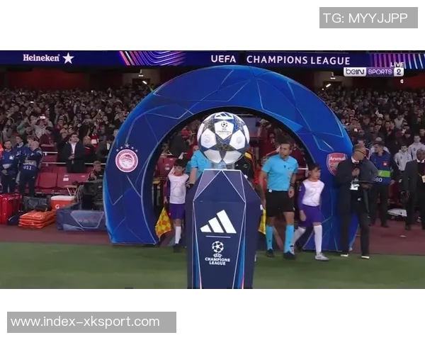 阿森纳海报热身欧冠战奥林匹亚科斯拉亚成为焦点明星 阿森纳海报热身欧冠战奥林匹亚科斯拉亚成为焦点明星