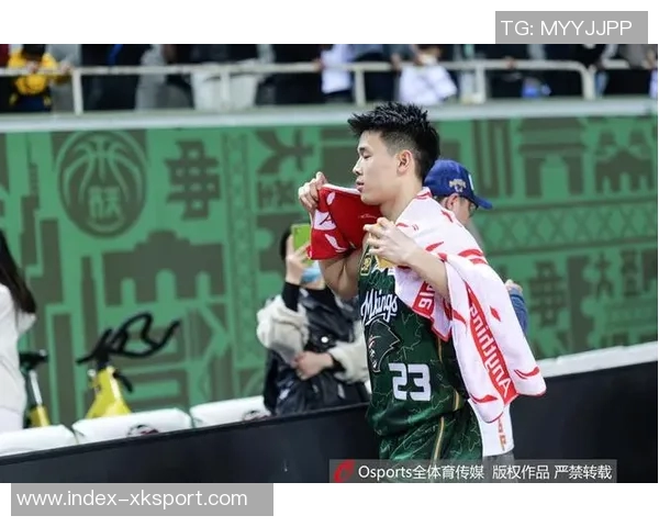 林葳表达对林书豪的崇拜与学习愿望深度解析其打球方式的影响与启发 林葳表达对林书豪的崇拜与学习愿望深度解析其打球方式的影响与启发