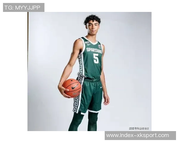 克里斯蒂全力参与训练营提升球队默契为新赛季做好充分准备 克里斯蒂全力参与训练营提升球队默契为新赛季做好充分准备