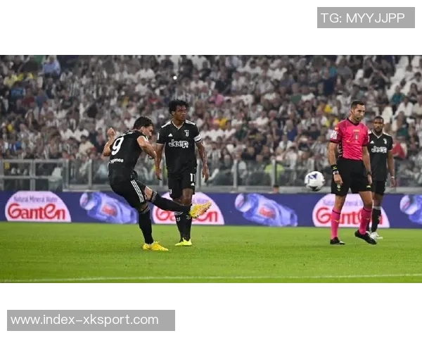 平地惊雷切利克被队友撞倒小基恩禁区外怒射轰出惊世之球