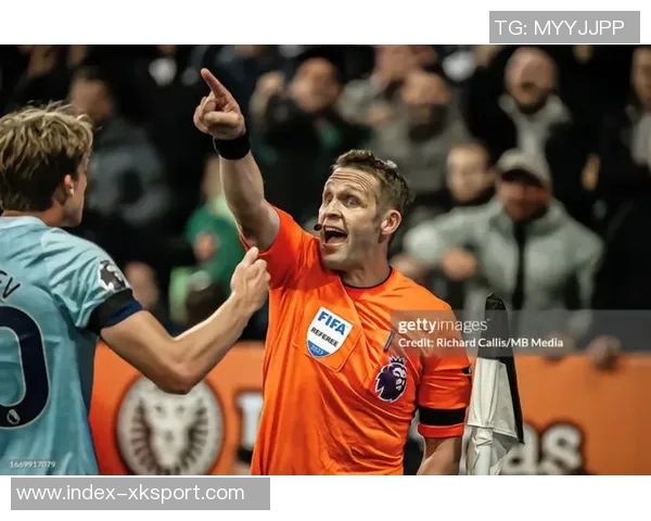 泰勒谈VAR制造完美预期悖论英超裁判工作之魅力 泰勒谈VAR制造完美预期悖论英超裁判工作之魅力