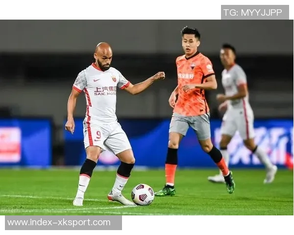 海港队主力黄牌压力大争冠路上赛程最为艰难 海港队主力黄牌压力大争冠路上赛程最为艰难