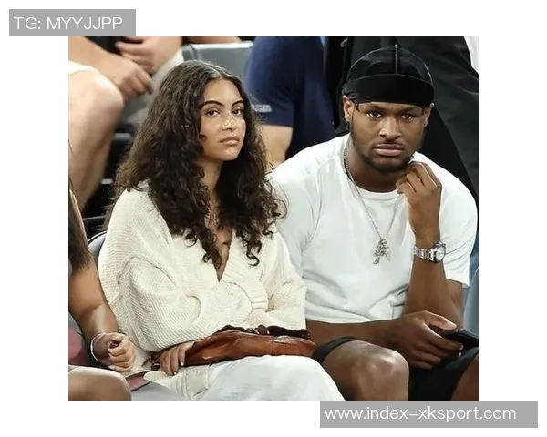 女友甜蜜发合照庆祝布朗尼21岁生日布朗尼感动转发感谢宝贝